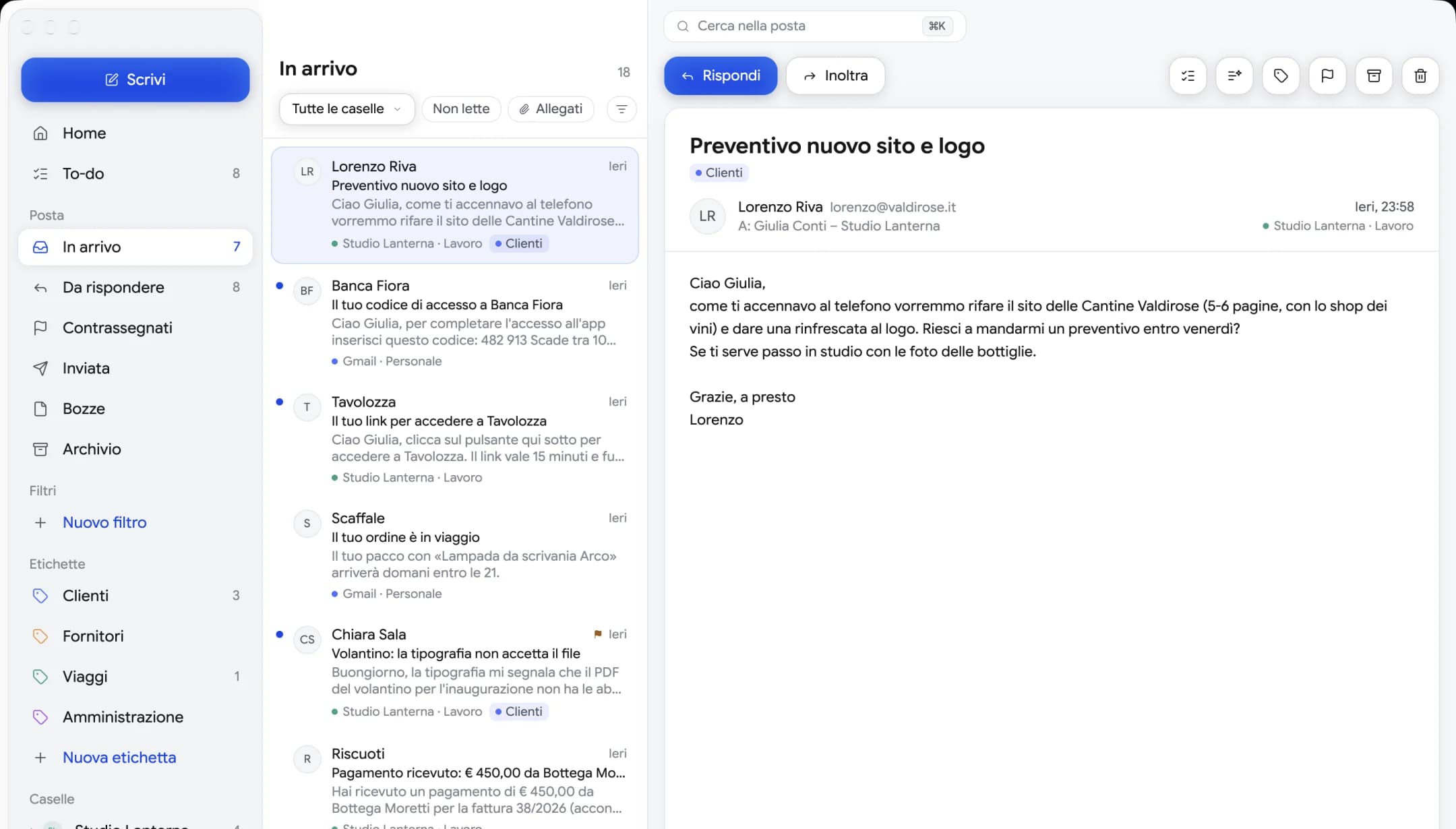 La posta in arrivo di Mailfolk: email di più caselle nella stessa lista, ognuna col nome e il colore della sua casella